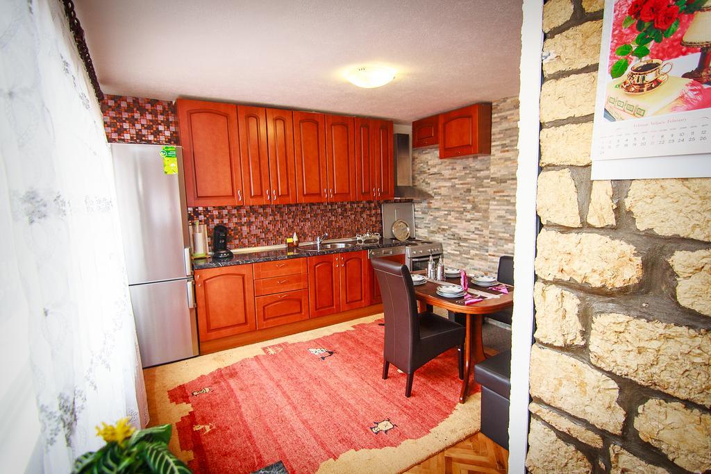 Apartment Red House Visoko Exterior foto